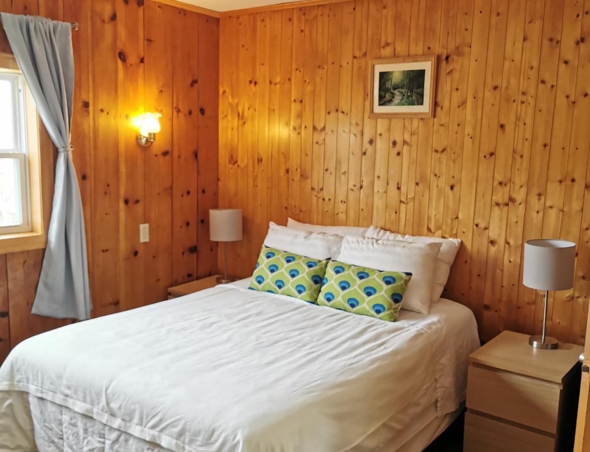 Knotty Pine Cottages, Suites & Motel Rooms Ingonish Exterior foto