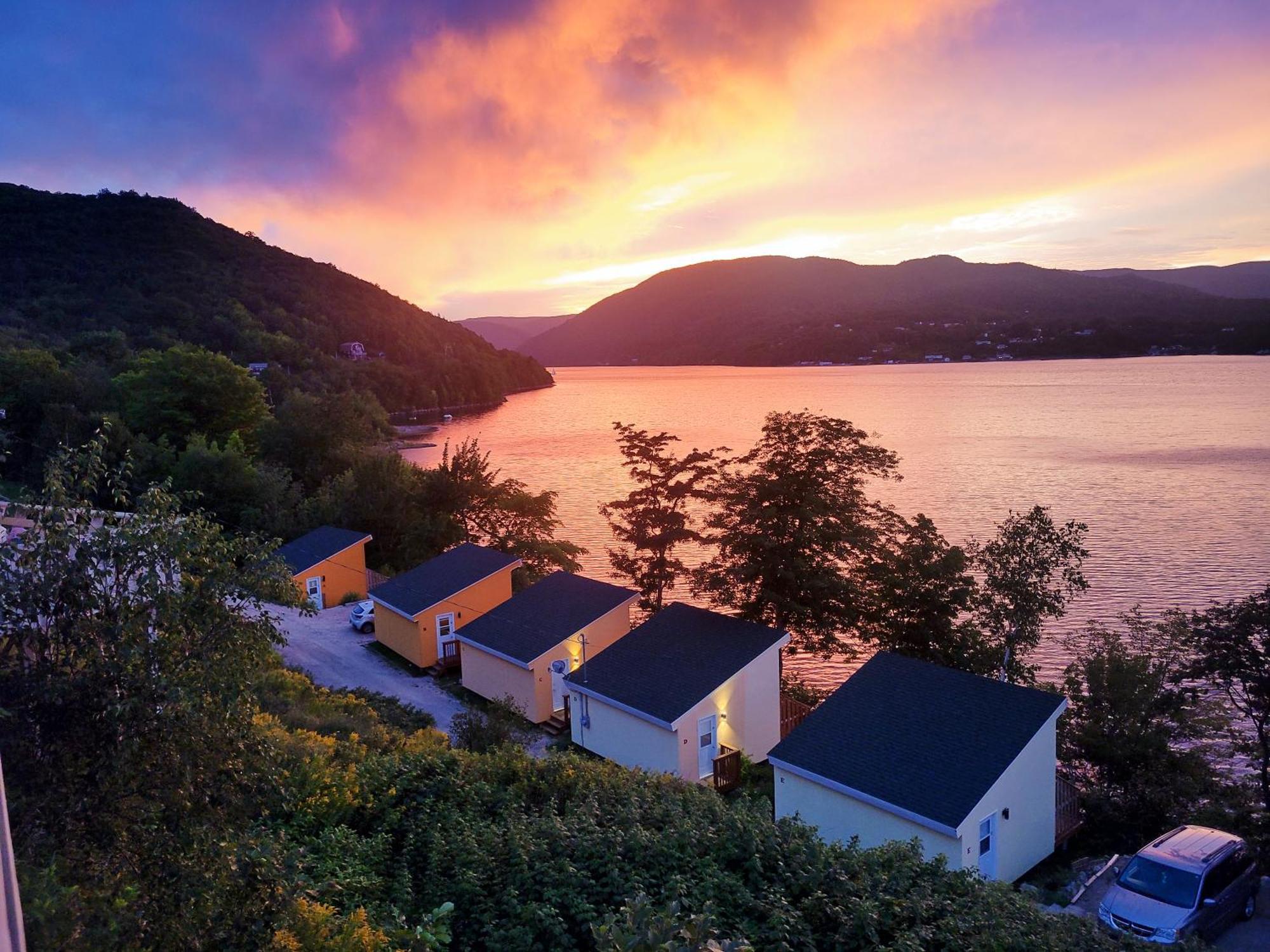 Knotty Pine Cottages, Suites & Motel Rooms Ingonish Exterior foto